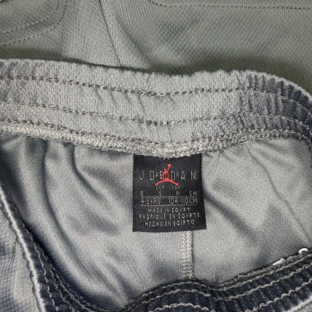 Jordan Boys Gray Mesh Athletic Basketball Shorts Jumpman Air Size 4-5Y S